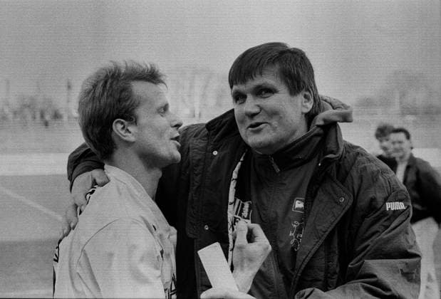 CFC_1993 10.04.1993, Chemnitz, Sportforum, 2. Bundesliga, CFC vs Duisburg, Trainer Hans Meyer und Steven Zweigler *** CFC 1993 10 04 1993, Chemnitz, Sportforum, 2 Bundesliga, CFC vs Duisburg, Coach Hans Meyer and Steven Zweigler