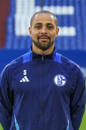 04.11.2024, Fussball, Saison 2024 2025, 2. Bundesliga, Porträttermin FC Schalke 04, Co-Trainer Sidney Sam (FC Schalke 04) Gelsenkirchen Veltins Arena NRW Deutschland xRHR-FOTOx Copyright: RHR-FOTOx RHR-FOTO