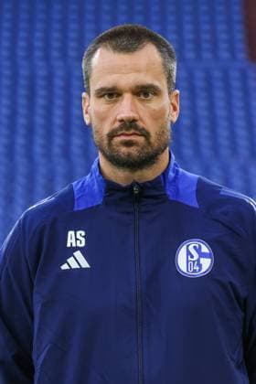 04.11.2024, Fussball, Saison 2024 2025, 2. Bundesliga, Porträttermin FC Schalke 04, Alexander Storck (FC Schalke 04) Gelsenkirchen Veltins Arena NRW Deutschland xRHR-FOTOx Copyright: RHR-FOTOx RHR-FOTO