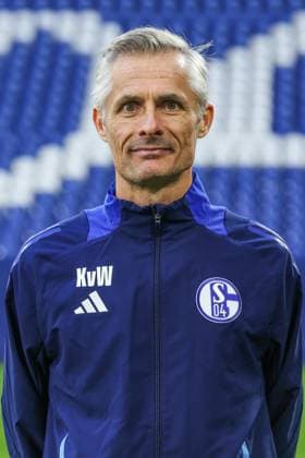 04.11.2024, Fussball, Saison 2024 2025, 2. Bundesliga, Porträttermin FC Schalke 04, Cheftrainer Kees van Wonderen (FC Schalke 04) Gelsenkirchen Veltins Arena NRW Deutschland xRHR-FOTOx Copyright: RHR-FOTOx RHR-FOTO
