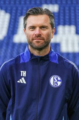 04.11.2024, Fussball, Saison 2024 2025, 2. Bundesliga, Porträttermin FC Schalke 04, Co-Trainer Tim Hoogland (FC Schalke 04) Gelsenkirchen Veltins Arena NRW Deutschland xRHR-FOTOx Copyright: RHR-FOTOx RHR-FOTO