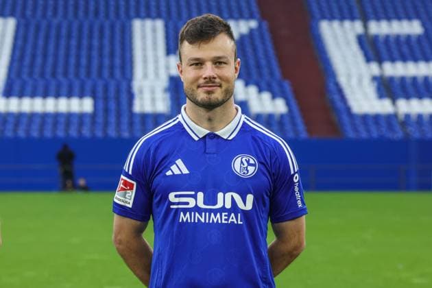 04.11.2024, Fussball, Saison 2024 2025, 2. Bundesliga, Porträttermin FC Schalke 04, Adrian Gantenbein (FC Schalke 04) Gelsenkirchen Veltins Arena NRW Deutschland xRHR-FOTOx Copyright: RHR-FOTOx RHR-FOTO