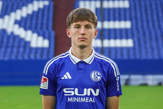 04.11.2024, Fussball, Saison 2024 2025, 2. Bundesliga, Porträttermin FC Schalke 04, Max Grüger (FC Schalke 04) Gelsenkirchen Veltins Arena NRW Deutschland xRHR-FOTOx Copyright: RHR-FOTOx RHR-FOTO