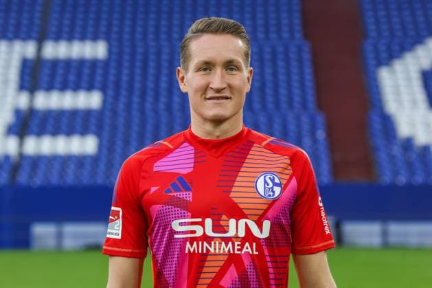 04.11.2024, Fussball, Saison 2024 2025, 2. Bundesliga, Porträttermin FC Schalke 04, Ron-Thorben Hoffmann (FC Schalke 04) Gelsenkirchen Veltins Arena NRW Deutschland xRHR-FOTOx Copyright: RHR-FOTOx RHR-FOTO