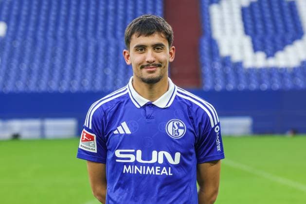 04.11.2024, Fussball, Saison 2024 2025, 2. Bundesliga, Porträttermin FC Schalke 04, Ilyes Hamache (FC Schalke 04) Gelsenkirchen Veltins Arena NRW Deutschland xRHR-FOTOx Copyright: RHR-FOTOx RHR-FOTO