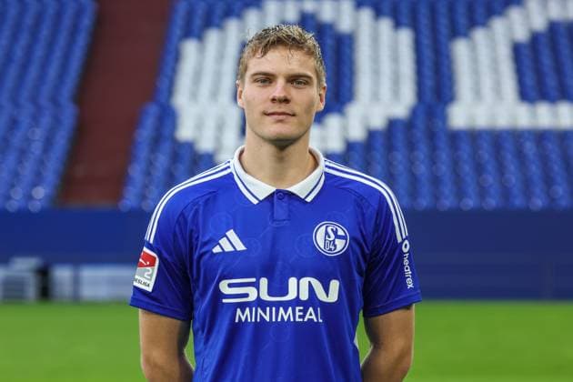 04.11.2024, Fussball, Saison 2024 2025, 2. Bundesliga, Porträttermin FC Schalke 04, Emil Hojlund Hojlund (FC Schalke 04) Gelsenkirchen Veltins Arena NRW Deutschland xRHR-FOTOx Copyright: RHR-FOTOx RHR-FOTO