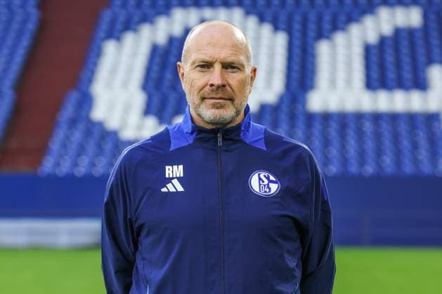 04.11.2024, Fussball, Saison 2024 2025, 2. Bundesliga, Porträttermin FC Schalke 04, Co-Trainer Robert Molenaar (FC Schalke 04) Gelsenkirchen Veltins Arena NRW Deutschland xRHR-FOTOx Copyright: RHR-FOTOx RHR-FOTO