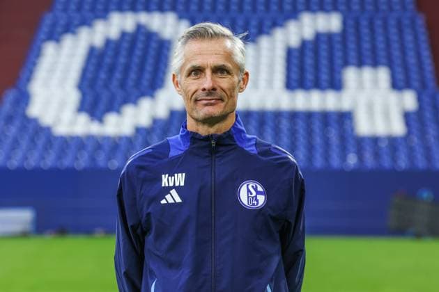 04.11.2024, Fussball, Saison 2024 2025, 2. Bundesliga, Porträttermin FC Schalke 04, Cheftrainer Kees van Wonderen (FC Schalke 04) Gelsenkirchen Veltins Arena NRW Deutschland xRHR-FOTOx Copyright: RHR-FOTOx RHR-FOTO