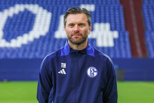 04.11.2024, Fussball, Saison 2024 2025, 2. Bundesliga, Porträttermin FC Schalke 04, Co-Trainer Tim Hoogland (FC Schalke 04) Gelsenkirchen Veltins Arena NRW Deutschland xRHR-FOTOx Copyright: RHR-FOTOx RHR-FOTO