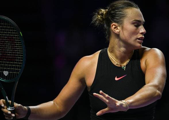 WTA, Tennis Damen Finals 2024 - Day 3 RIYADH, SAUDI ARABIA - NOVEMBER 04: Aryna Sabalenka of Belarus during her match against Jasmine Paolini of Italy on day 3 of the 2024 WTA Finals, part of the Hologic WTA Tour, held at King Saud University Indoor Arena on November 04, 2024, in Riyadh, Saudi Arabia. Riyadh Saudi Arabia  Copyright: xArturxWidakx originalFilename:widak-wtafinal241104_npz7c.jpg