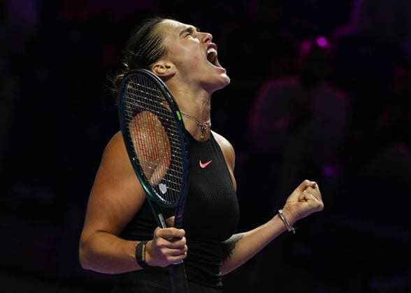 Sport Bilder des Tages WTA, Tennis Damen Finals 2024 - Day 3 RIYADH, SAUDI ARABIA - NOVEMBER 04: Aryna Sabalenka of Belarus during her match against Jasmine Paolini of Italy on day 3 of the 2024 WTA Finals, part of the Hologic WTA Tour, held at King Saud University Indoor Arena on November 04, 2024, in Riyadh, Saudi Arabia. Riyadh Saudi Arabia  Copyright: xArturxWidakx originalFilename:widak-wtafinal241104_np13i.jpg