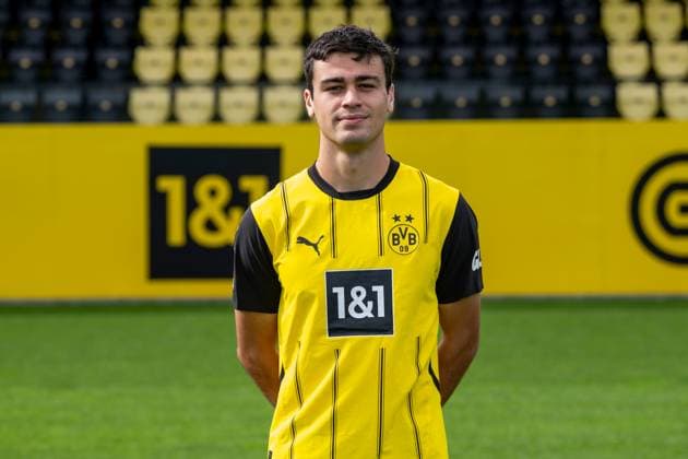 Borussia Dortmund; 1. BL, Porträttermin 2024 2025 Giovanni Reyna; Borussia Dortmund; 1. BL, Porträttermin 2024 2025 Foto: Borussia Dortmund Hendrik Deckers via Revierfoto Borussia Dortmund; 1. BL, Porträttermin 2024 2025