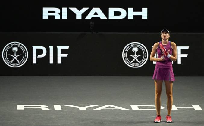 WTA, Tennis Damen Finals 2024 - Day 3 RIYADH, SAUDI ARABIA - NOVEMBER 04: Elena Rybakina of Kazakhstan during her match against Qinwen Zheng of China on day 3 of the 2024 WTA Finals, part of the Hologic WTA Tour, held at King Saud University Indoor Arena on November 04, 2024, in Riyadh, Saudi Arabia. Riyadh Saudi Arabia  Copyright: xArturxWidakx originalFilename:widak-wtafinal241104_np59e.jpg