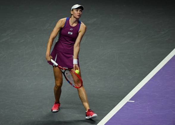 WTA, Tennis Damen Finals 2024 - Day 3 RIYADH, SAUDI ARABIA - NOVEMBER 04: Elena Rybakina of Kazakhstan during her match against Qinwen Zheng of China on day 3 of the 2024 WTA Finals, part of the Hologic WTA Tour, held at King Saud University Indoor Arena on November 04, 2024, in Riyadh, Saudi Arabia. Riyadh Saudi Arabia  Copyright: xArturxWidakx originalFilename:widak-wtafinal241104_npnN6.jpg