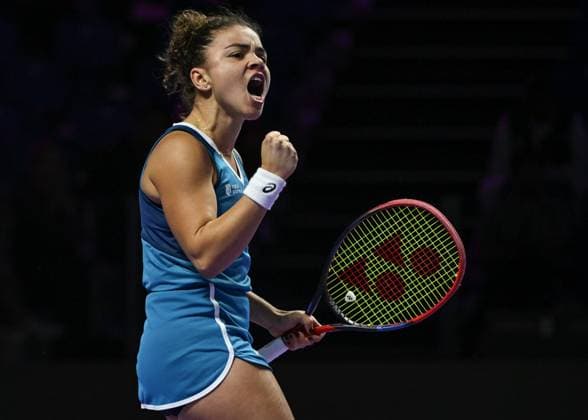 WTA, Tennis Damen Finals 2024 - Day 3 RIYADH, SAUDI ARABIA - NOVEMBER 04: Jasmine Paolini of Italy during her match against Aryna Sabalenka of Belarus on day 3 of the 2024 WTA Finals, part of the Hologic WTA Tour, held at King Saud University Indoor Arena on November 04, 2024, in Riyadh, Saudi Arabia. Riyadh Saudi Arabia  Copyright: xArturxWidakx originalFilename:widak-wtafinal241104_npOmk.jpg