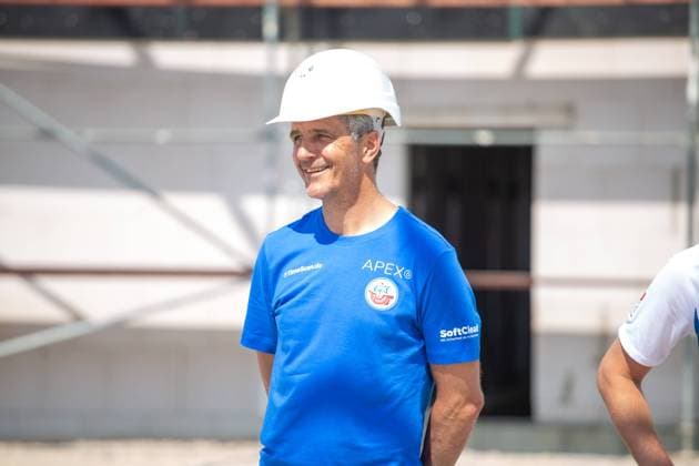 17.06.2021 - 2.Bundesliga 2021 2022: Trainingsstart beim FC Hansa Rostock - Trainer Jens Härtel Haertel (Rostock) mit Bauarbeiterhelm Helm Rostock Ostseestadion Mecklenburg Vorpommern Deutschland