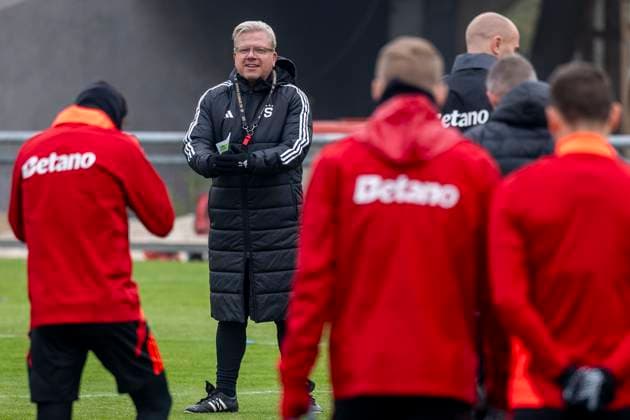Sparta Prague players train before the Champions League 4th round match Sparta Prague vs Stade Brest, in Prague, Czech Republic, November 5, 2024. Coach Lars Friis. (CTKxPhoto OndrejxDeml) CTKPhotoP2024110504262  CTKPhotoP2024110504262
