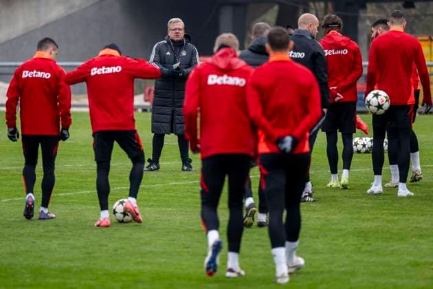 Sparta Prague players train before the Champions League 4th round match Sparta Prague vs Stade Brest, in Prague, Czech Republic, November 5, 2024. Coach Lars Friis. (CTKxPhoto OndrejxDeml) CTKPhotoP2024110504283  CTKPhotoP2024110504283