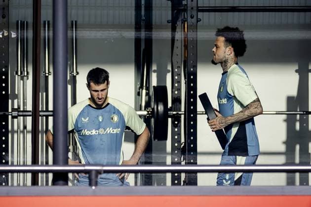ROTTERDAM - Injured players Santiago Gimenez of Feyenoord and Quilindschy Hartman of Feyenoord train in the strength room during a workout at training complex 1908 ahead of the Champions League match against FC Red Bull Salzburg. ANP ROBIN VAN LONKHUIJSEN xVIxANPxSportx xxANPxIVx 512739931 originalFilename: 512739931.jpg