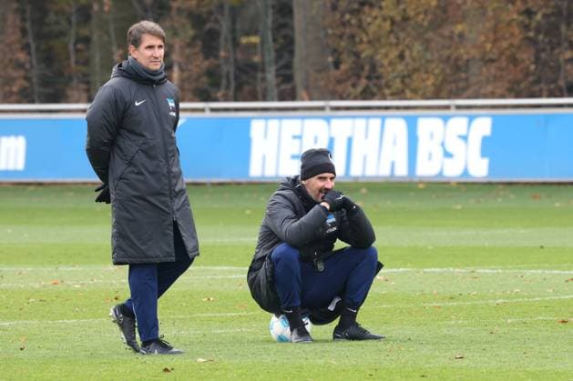 DEU, DFL, 2. FBL Hertha BSC, Training, 05.11.2024, Sportforum, Berlin, DEU, DFL, 2. FBL Hertha BSC, Training, im Bild Cheftrainer Cristian Fiel (Hertha BSC Berlin), Co-Trainer Jaime Monroy (Hertha BSC Berlin) DFL - regulations prohibit any use of Photographs as image sequences and or quasi-video Foto: Juergen Engler nordphoto GmbH *** DEU, DFL, 2 FBL Hertha BSC, Training, 05 11 2024, Sportforum, Berlin, DEU, DFL, 2 FBL Hertha BSC, Training, im Bild Cheftrainer Cristian Fiel Hertha BSC Berlin , Co Trainer Jaime Monroy Hertha BSC Berlin DFL regulations prohibit any use of Photographs as image sequences and or quasi video Foto Juergen Engler nordphoto GmbH nordphotoxGmbHx xEngler nph00076