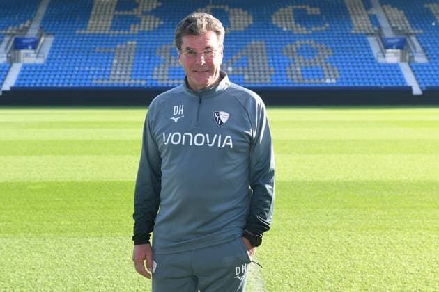 Sport Bilder des Tages Fußball 1. Bundesliga Vorstellung Dieter Hecking als neuer Cheftrainer am 05.11.2024 im Vonovia Ruhrstadion in Bochum Dieter Hecking ( Trainer Cheftrainer Bochum ) *** Soccer 1 Bundesliga Presentation of Dieter Hecking as new head coach on 05 11 2024 at the Vonovia Ruhrstadion in Bochum Dieter Hecking Coach Head Coach Bochum xRx