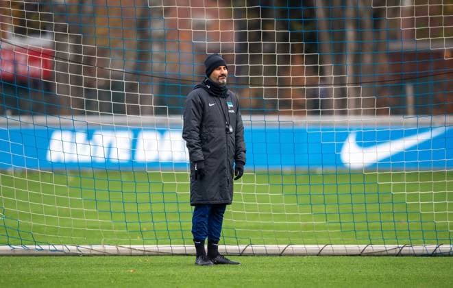 Fussball, Herren, Saison 2024 25, 2. Bundesliga, Hertha BSC, Training, Trainer Cristian Fiel (Hertha BSC), 05.11. 2024, *** Football, Men, Season 2024 25, 2 Bundesliga, Hertha BSC, Training, Coach Cristian Fiel Hertha BSC , 05 11 2024, Copyright: xSebastianxRäppold MatthiasxKochx
