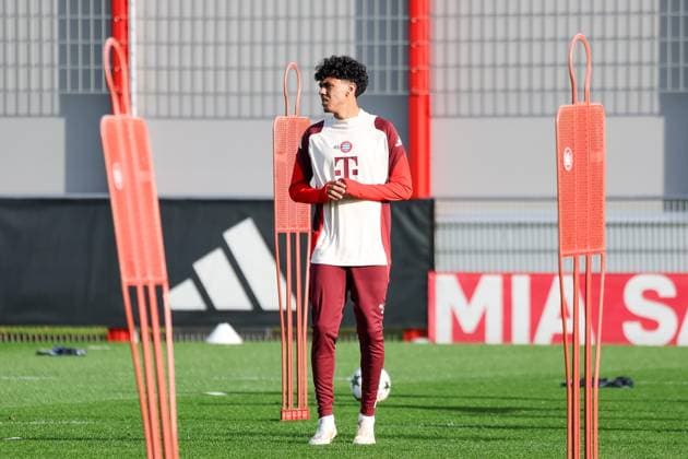 Adam Aznou (FC Bayern Muenchen) beim Training auf dem Platz, Ger, Abschlusstraining, FC Bayern Muenchen, Fussball, UEFA Champions League, 4. Spieltag, Saison 2024 2025, 05.11.2024, Ger, Abschlusstraining, FC Bayern Muenchen, Fussball, UEFA Champions League, 4. Spieltag, Saison 2024 2025, 05.11.2024 Muenchen Copyright: xEibner-Pressefoto JennixMaulx EP_JML