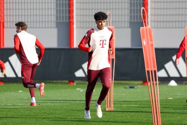 Adam Aznou (FC Bayern Muenchen) beim Training auf dem Platz, Ger, Abschlusstraining, FC Bayern Muenchen, Fussball, UEFA Champions League, 4. Spieltag, Saison 2024 2025, 05.11.2024, Ger, Abschlusstraining, FC Bayern Muenchen, Fussball, UEFA Champions League, 4. Spieltag, Saison 2024 2025, 05.11.2024 Muenchen Copyright: xEibner-Pressefoto JennixMaulx EP_JML