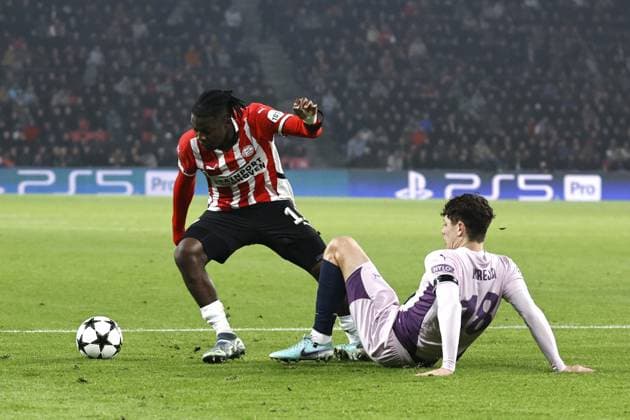 EINDHOVEN - (l-r) Johan Bakayoko of PSV Eindhoven, Ladislav Krejci of Girona FC during the UEFA Champions league match between PSV Eindhoven and Girona FC at Phillips Stadium on Nov. 5, 2024 in Eindhoven, Netherlands. ANP MAURICE VAN STEEN UEFA Champions League 2024 25 League Phase MD4 2024 25 xVIxANPxSportx xxANPxIVx 512761554 originalFilename: 512761554.jpg
