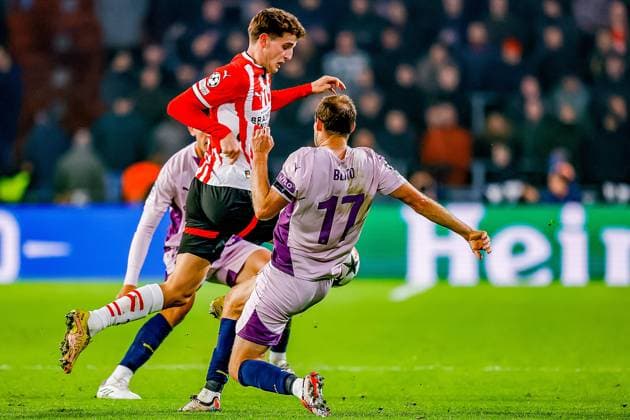 EINDHOVEN, 05-11-2024, Philips stadium. Dutch football. Champions League, season 2024 2025. Player PSV Guus Til vs Girona player Daley Blind player Girona Daley Blind PSV - Girona  x26675963x Copyright: