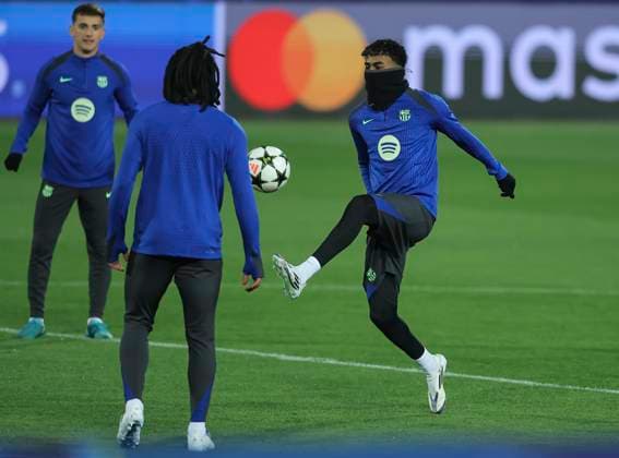 Crvena Zvezda vs Barcelona, UEFA Champions League Lamine Yamal (R) of FC Barcelona, Barca during the training session of FC Barcelona ahead the match against FK Crvena Zvezda in UEFA Champions League, 5. November 2024. (credit image & photo: Pedja Milosavljevic STARSPORT) Belgrade Serbia Copyright: xPedjaxMilosavljevic STARSPORTx x