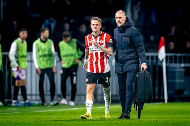 PSV Eindhoven forwarder Noa Lang gets injured and leaves the pitch, during the match PSV - Girona at the Philips stadium for the UEFA Champions League - League phase - Matchday 4 season 2024-2025 in EINDHOVEN, Netherlands on 5 november 2024, (photo by Marcel van Dorst EYE4images DeFodi Images) not used in POL SRB CRO FRA GBR NED ITA USA Defodi-746_198129