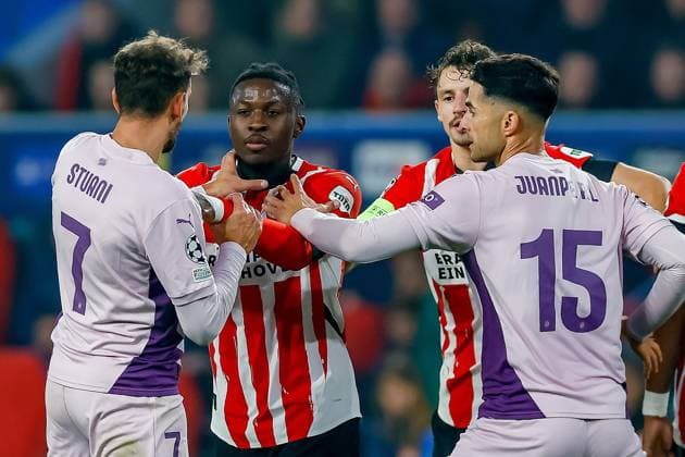 EINDHOVEN, 05-11-2024, Philips stadium. Dutch football. Champions League, season 2024 2025. Player PSV Johan Bakayoko and player Girona Cristhian Stuani fight finals score 4-0 PSV - Girona  x26676283x Copyright: