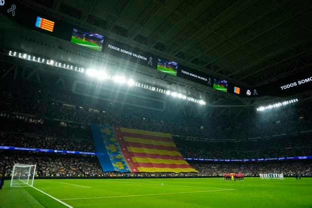 Real Madrid C.F. v AC Milan - UEFA Champions League 2024 25 League Phase MD4 Moment of silence in memory of the victims of the Valencia floods prior to the UEFA Champions League 2024 25 League Phase MD4 match between Real Madrid C.F. and AC Milan at Estadio Santiago Bernabeu on November 5, 2024 in Madrid, Spain. Madrid Spain  Copyright: xJosexBretonx originalFilename:bretonhernandez-realmadr241105_np4lW.jpg
