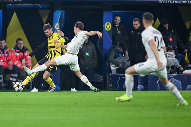 05.11.2024, Fussball, Champions League, 4. Spieltag, Saison 2024 2025, Borussia Dortmund - Sturm Graz, Pascal Groß (Borussia Dortmund), William Boving (Sturm Graz) xRHR-FOTO TKx Copyright: RHR-FOTOx RHR-FOTO TK