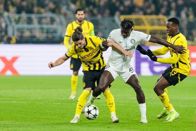UEFA Champions League: Borussia Dortmund - SK Sturm Graz; 05.11.2024 Zweikampf Marcel Sabitzer (Borussia Dortmund, 20), Seedy Jatta (SK Sturm Graz, 20) UEFA Champions League: Borussia Dortmund - SK Sturm Graz, Dortmund, SIGNAL IDUNA PARK DFL REGULATIONS PROHIBIT ANY USE OF PHOTOGRAPHS AS IMAGE SEQUENCES AND OR QUASI-VIDEO. Copyright: xBEAUTIFULxSPORTS Wunderlx