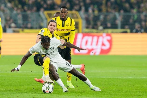 UEFA Champions League: Borussia Dortmund - SK Sturm Graz; 05.11.2024 Zweikampf Marcel Sabitzer (Borussia Dortmund, 20), Seedy Jatta (SK Sturm Graz, 20) UEFA Champions League: Borussia Dortmund - SK Sturm Graz, Dortmund, SIGNAL IDUNA PARK DFL REGULATIONS PROHIBIT ANY USE OF PHOTOGRAPHS AS IMAGE SEQUENCES AND OR QUASI-VIDEO. Copyright: xBEAUTIFULxSPORTS Wunderlx