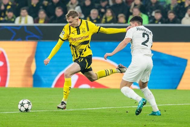 UEFA Champions League: Borussia Dortmund - SK Sturm Graz; 05.11.2024 Zweikampf Maximilian Beier (Borussia Dortmund, 14), Max Johnston (SK Sturm Graz, 2) UEFA Champions League: Borussia Dortmund - SK Sturm Graz, Dortmund, SIGNAL IDUNA PARK DFL REGULATIONS PROHIBIT ANY USE OF PHOTOGRAPHS AS IMAGE SEQUENCES AND OR QUASI-VIDEO. Copyright: xBEAUTIFULxSPORTS Wunderlx