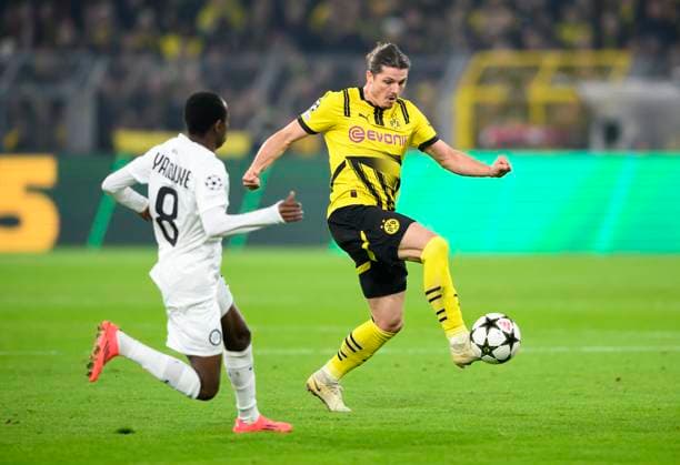 v.l. Malick YALCOUYE (Graz), Marcel SABITZER (DO) , Aktion, Zweikampf, Fussball Champions League, 4. Spieltag, Borussia Dortmund (DO) - Sturm Graz, am 05.11.2024 in Dortmund Deutschland. UEFA regulations prohibit any use of photographs as image sequences and or quasi-video Â