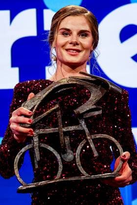 Belgian Lotte Kopecky celebrates after winning the Flandrien award ceremony for the best Belgian cyclist of the 2024 cycling season, organized by newspaper Het Nieuwsblad , Tuesday 05 November 2024 in Middelkerke. DAVIDxPINTENS  x104667580x