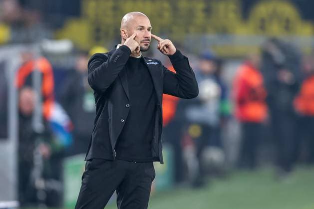 05.11.2024, Fußball, UEFA Champions League, Borussia Dortmund - SK Sturm Graz, 4. Spieltag, Signal Iduna Park, Saison 2024 2025: Cheftrainer Christian Ilzer (Trainer Graz) gestikulierend am Spielfeldrand Nordrhein-Westfalen Deutschland