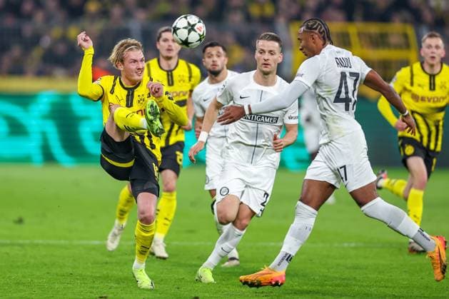 05.11.2024, Fußball, UEFA Champions League, Borussia Dortmund - SK Sturm Graz, 4. Spieltag, Signal Iduna Park, Saison 2024 2025: Julian Brandt (BVB 10) gegen Dimitri Lavalee (Graz 24) und Emanuel Aiwu (Graz 47) Nordrhein-Westfalen Deutschland