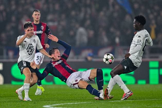 Foul of Bologna s Giovanni Fabbian during Bologna FC vs AS Monaco, UEFA Champions League football match in Bologna, Italy, November 05 2024  Copyright: xAlessioxMarini IPAxSportx xipa-ax xx IPA_51298782 IPA_Agency_IPA51298782