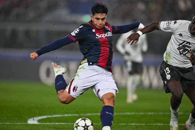 Bologna s Santiago Castroportrait in action during Bologna FC vs AS Monaco, UEFA Champions League football match in Bologna, Italy, November 05 2024  Copyright: xAlessioxMarini IPAxSportx xipa-ax xx IPA_51298811 IPA_Agency_IPA51298811