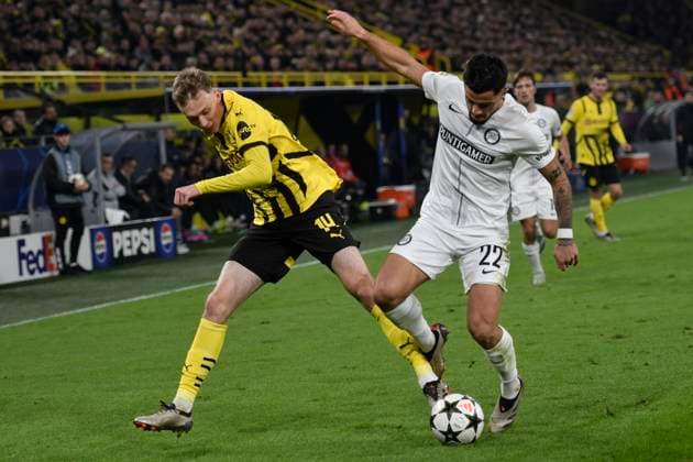 v. li. im Zweikampf Maximilian Beier (Dortmund 14) Jusuf Gazibegovic (Graz 22) 05.11.2024 Fussball, Champions League, Borussia Dortmund vs Sturm Graz, Signal Iduna Park, Dortmund, NRW Germany