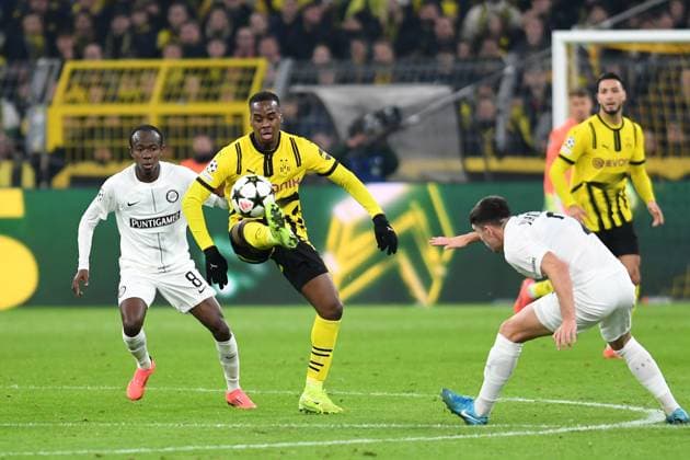 Jamie Gittens (Borussia Dortmund) in Aktion, am Ball, Einzelaktion waehrend des Spiels der UEFA Champions League 2024 25 Ligen-Phase 4. Spieltag zwischen Borussia Dortmund und SK Sturm Graz, SIGNAL IDUNA PARK am 05. November 2024 in Dortmund, Deutschland. (Foto von Ralf Treese DeFodi Images) +++ Jamie Gittens (Borussia Dortmund) in Aktion, am Ball, Einzelaktion during the UEFA Champions League 2024 25 League Phase MD4 match between Borussia Dortmund and SK Sturm Graz at Signal Iduna Park on November 5, 2024 in Dortmund, Germany. not used in POL SRB CRO FRA GBR NED ITA USA Defodi-521_BVBGRA20241105_018