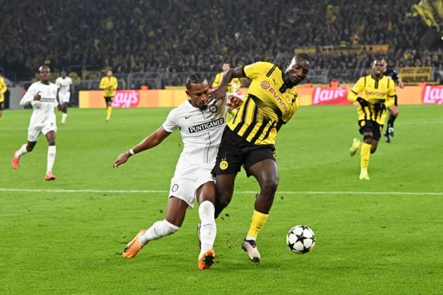Emanuel Aiwu (SK Sturm Graz) und Serhou Guirassy (Borussia Dortmund) im Zweikampf waehrend des Spiels der UEFA Champions League 2024 25 Ligen-Phase 4. Spieltag zwischen Borussia Dortmund und SK Sturm Graz, SIGNAL IDUNA PARK am 05. November 2024 in Dortmund, Deutschland. (Foto von Ralf Treese DeFodi Images) +++ Emanuel Aiwu (SK Sturm Graz) und Serhou Guirassy (Borussia Dortmund) im Zweikampf during the UEFA Champions League 2024 25 League Phase MD4 match between Borussia Dortmund and SK Sturm Graz at Signal Iduna Park on November 5, 2024 in Dortmund, Germany. not used in POL SRB CRO FRA GBR NED ITA USA Defodi-521_BVBGRA20241105_020