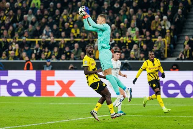 UEFA Champions League: Borussia Dortmund - SK Sturm Graz; 05.11.2024 Kjell Scherpen (SK Sturm Graz, 1) hält gegen Serhou Guirassy (Borussia Dortmund, 9) UEFA Champions League: Borussia Dortmund - SK Sturm Graz, Dortmund, SIGNAL IDUNA PARK Copyright: xBEAUTIFULxSPORTS Wunderlx