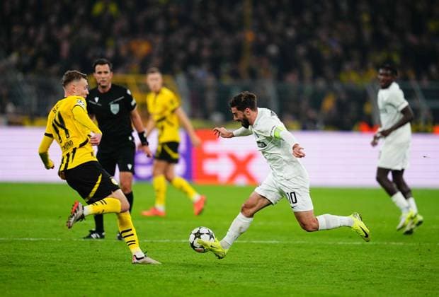 November 05 2024: Otar Kiteishvili of SK Sturm Graz controls the ball during a Champions League Round 4 game, BvB Dortmund v SK Sturm Graz at Signal Luna Park, Dortmund, Germany. CSM Dortmund Germany - ZUMAc04_ 20241105_zma_c04_015 Copyright: xUlrikxPedersenx