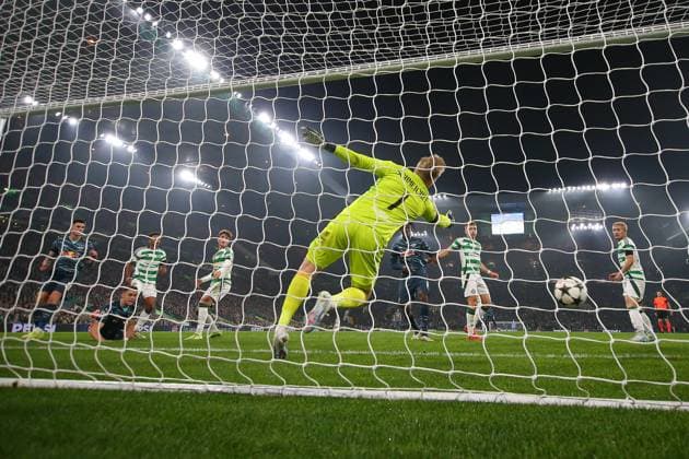 Celtic Glasgow - RB Leipzig Champions League Glasgow, 05.11.2024, Celtic Park, Fussball, UEFA Champions League, 4. Spieltag , Celtic Glasgow vs. RB Leipzig , Im Bild: Tor für Leipzig, Christoph Baumgartner (14, RB Leipzig) trifft zum 0:1 gegen Torwart Kasper Schmeichel ( 1, Celtic) , Only editorial use! Foto nur zur redaktionellen Nutzung bestimmt! , UEFA regulations prohibit any use of photographs as image sequences and or quasi-video ,